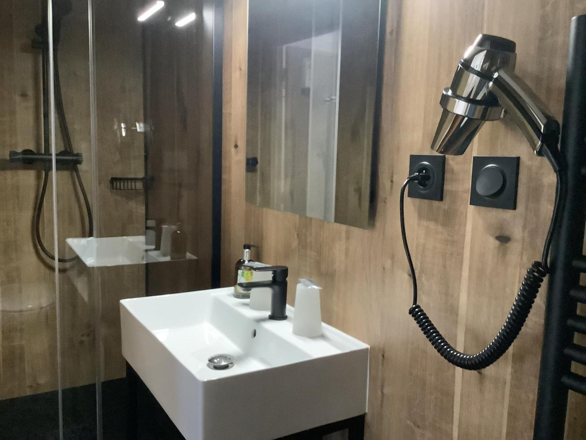 Logis Le Marronnier Otel Buffon Oda fotoğraf