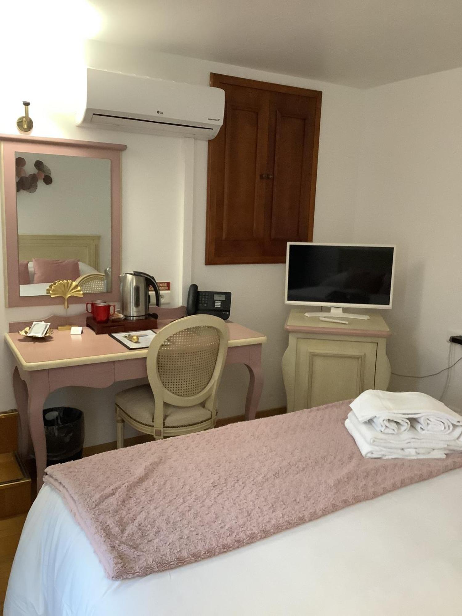 Logis Le Marronnier Otel Buffon Oda fotoğraf